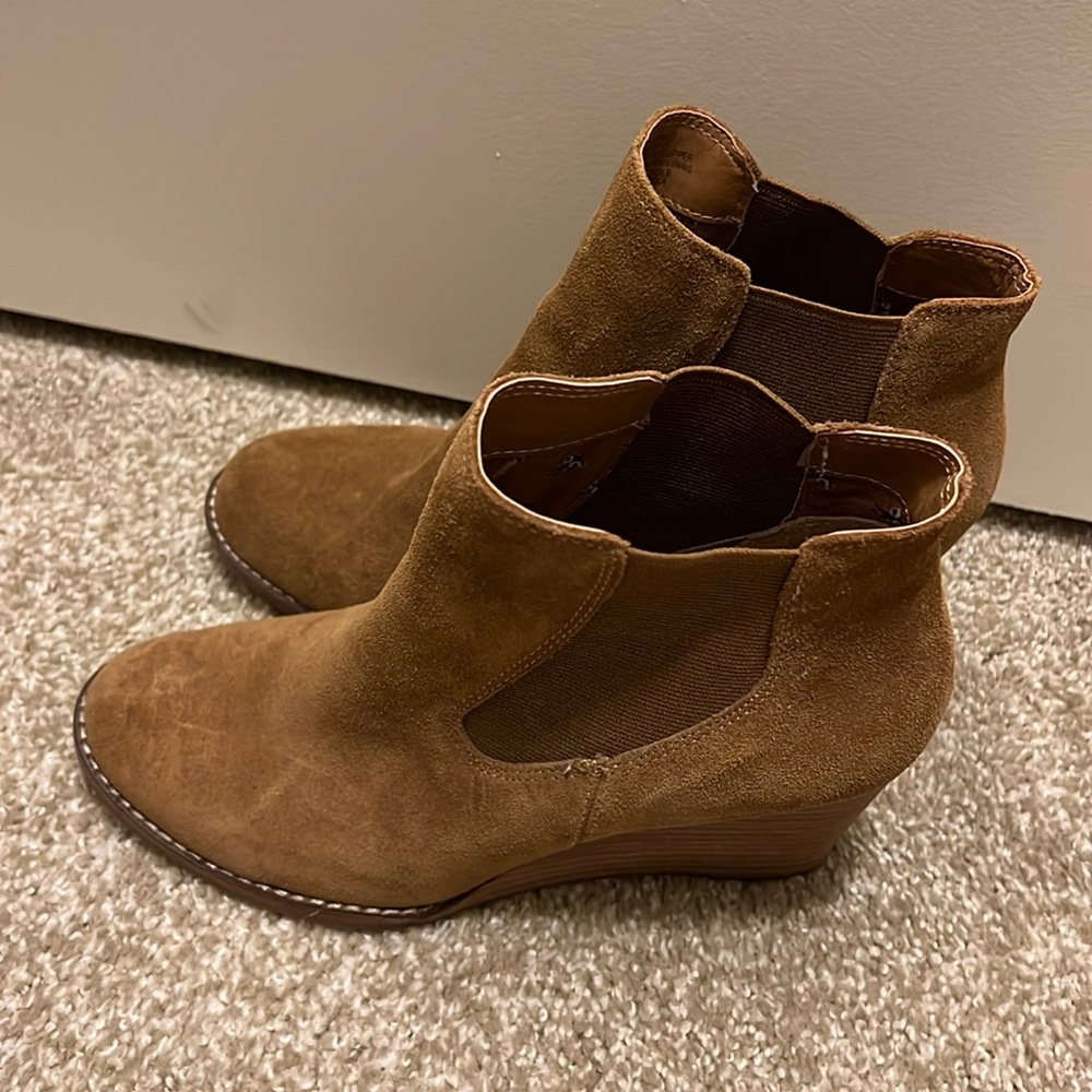 Lucky Brand brown suede booties.
